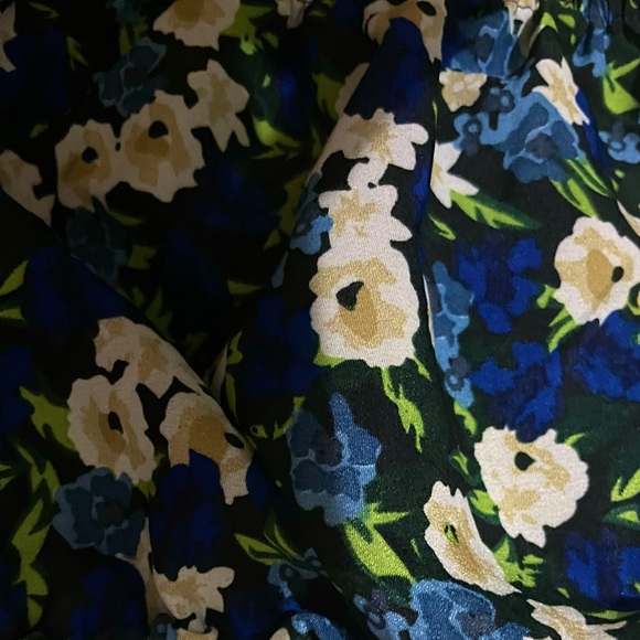 Flowered halter top size Large - Picture 2 of 2